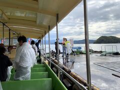 ここに来た目的の一つが「来島海峡急流体験」だったのですが、次の船まで、30分しかありません。
一時間後の船でもよいかなと思ったのですが、次の船だと、急流が2ノットしかなくなってしまうということで、慌てて「海賊おにぎり」をほうばって、急流船へと向かいました。