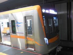 アクセス特急3100型電車。
空港13時24分発の電車は、この新型電車だった。一本以上前は2本連続で在来の3050型。
この後のアクセス特急は、2本続けて京急の車両で運転。新鋭1000型だった。