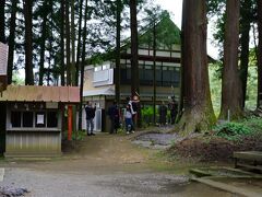 ふもとの親都(ちかと)神社を．．．