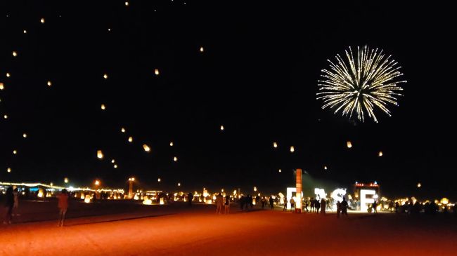 悲しいを通り越して　笑えるイベントだったRISE。<br /><br />風が強くて満足に一つも上げられないし、感動する間もなかったｗ<br />気を付けないと上から横から飛べないランタンがぶつかってくるような状態。<br /><br />ランタンの作りもお粗末。<br />係員不在でデンジャラス。　<br />このまま続けばいつかケガ人出るだろうな。<br /><br />一番楽しみにしてたのに、一番がっかりしましたｗ<br />でもまー、どんなものか行ってよかったけど。<br /><br />風のないいい日に当たってたら上がったのかなー？<br />ランタンの作りが悪いと皆さん酷評してたから、天気よくても飛ばなかったのかもしれない。<br /><br />タイとか台湾ならこのくらいの風でも飛ぶと思うし・・・