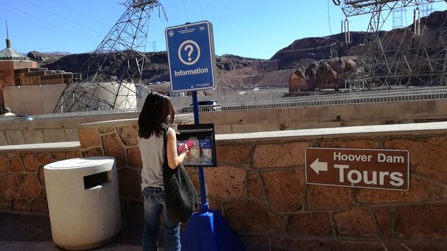 途中フーバーダムへ寄り道