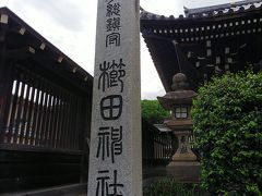 かろのうろんのすぐ近くに、「博多祇園山笠」の飾り山笠を展示してる神社があるから、見てきたら？と薦められ、櫛田神社に来ました。