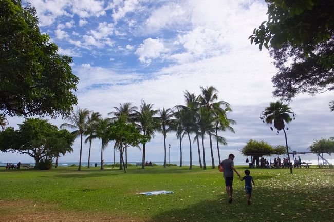 カピオラニ公園<br />広いから思う存分走りまわって、サッカーしたり