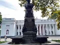 ロシアの詩人であり作家でもあったプーシキンの記念碑です。