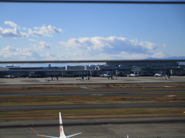 朝ごはんを食べてなかったので、早めにラウンジ移動