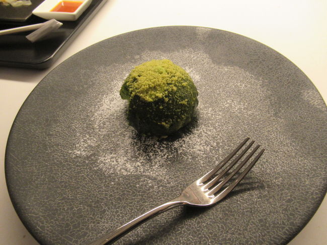 抹茶のデザート<br />大きさがわかりづらいけど、あまりの大きさにビックリしたけど、美味しかった。<br />お腹がいっぱいで、カレーまでたどりつけなかった。