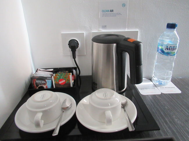 お水は2本置いてあった