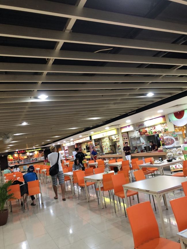 カルフールのフードコート