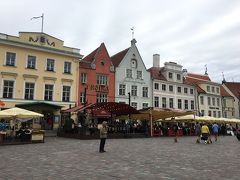 ああ、そろそろタリンとお別れの時間が迫って来ました・・・

このおとぎの国の可愛らしい町ともさよならなのね。
魔法がとける時間かな・・・