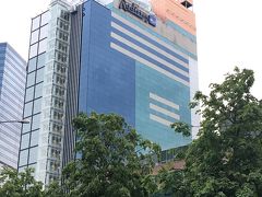 まだまだ空は明るいけどもう夜21時。
早起きしなきゃいけないし、朝のタクシー予約もフロントにお願いせねば・・・
なので、後ろ髪引かれつつホテルの自室へと帰ります。