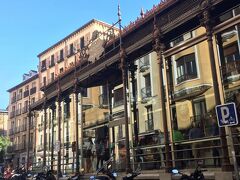 朝ご飯はサン・ミゲル市場に行きました。