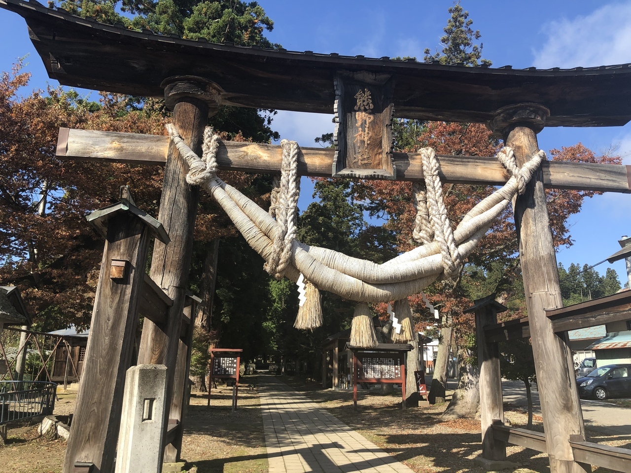 喜多方市中心部に入る前に、新宮熊野神社・長床を訪問。