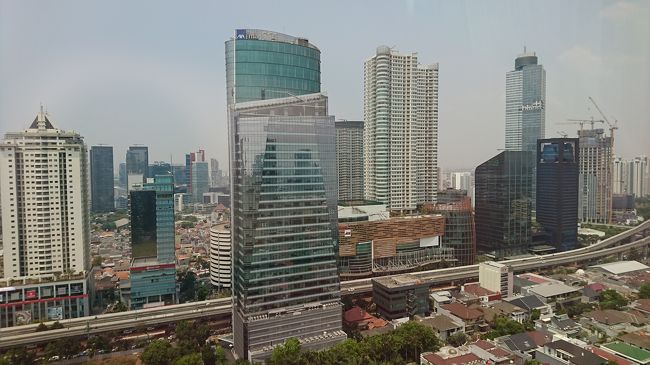 昨日は遅くまでゴロゴロしてたけど、ぐっすり眠ったのでスッキリ。<br />部屋からの眺め