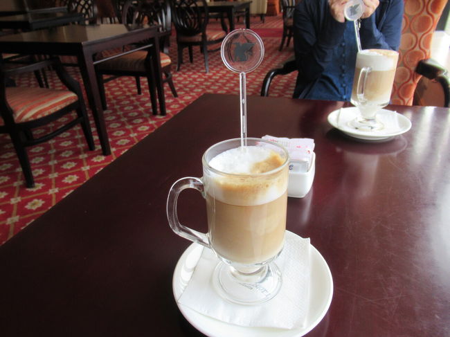 マリオットでチェックインしたところ、お部屋の用意に時間がかかるので、ラウンジで待っててと連れてこられた