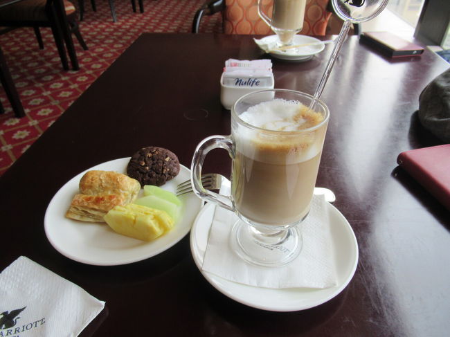 クッキーや果物があった