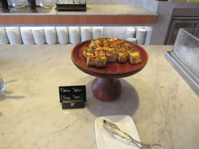 やっと鍵を持ってきたときは、アフタヌーンティーの14時半まであと10分になっていたので、ついでに時間まで待つことに