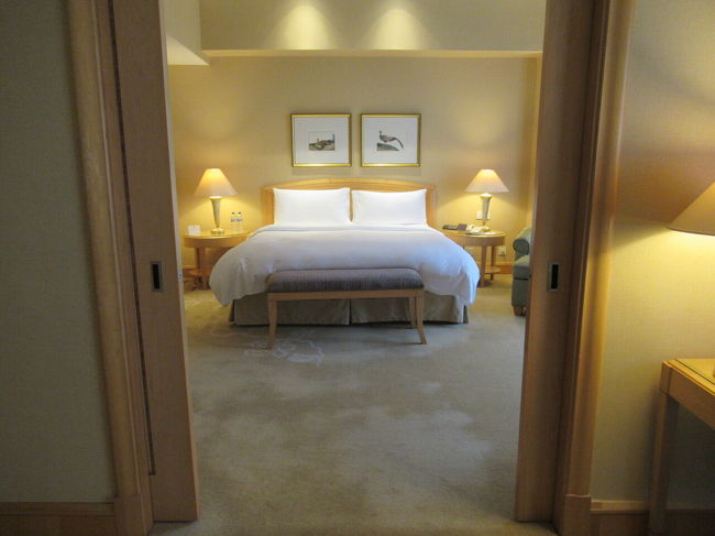 3人で寝られるくらいのベッド