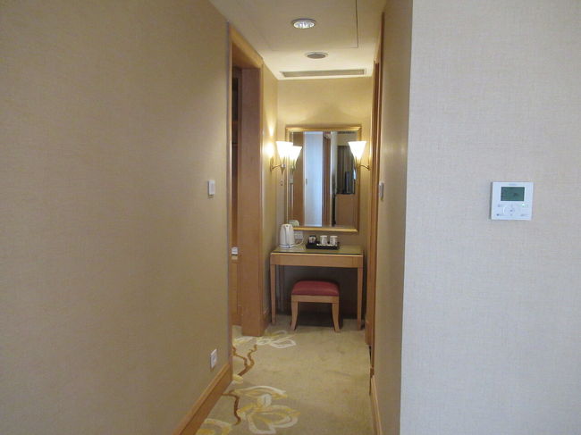 浴室方向にドレッサー？