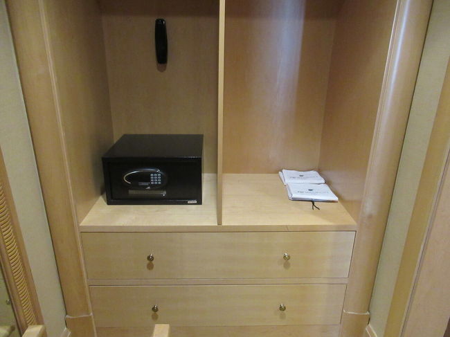 一番下の引き出しは開かなかった