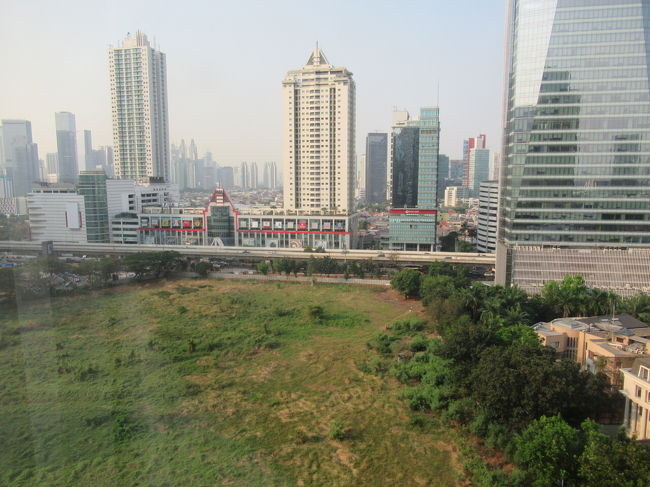 15階なので、ラウンジの29階に比べると低く感じる。<br /><br />カクテルタイムまで、しばらくのんびりすることに。<br />身体が冷えてしまったので、さっそくお風呂に入ってゆっくりした