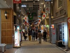 ハイカラ通りに戻りゆっくり市電の道後温泉駅へ向かいます。