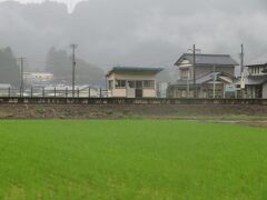 一面一線しかない一乗谷駅。
これから向かう西山光照寺跡まではすぐ、また朝倉氏遺跡まで歩いていくことも可能な距離かと思われますが、
列車本数が一日たったの９本で次の列車まで３～４時間あく時間帯もあるので観光利用には厳しそう。
