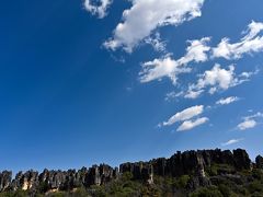 観光初日は世界遺産石林。
青空が気持ちよかったです！