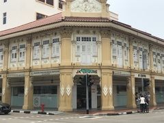 クソダンナと合流して向かうは、カトンで有名のストリートのクンセンロード。
