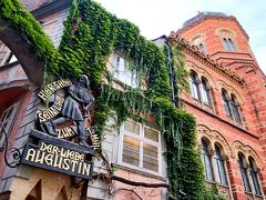 　ウィーン最古のレストラン・グリーヒェンバイスル。アウグスティンの看板が見える。