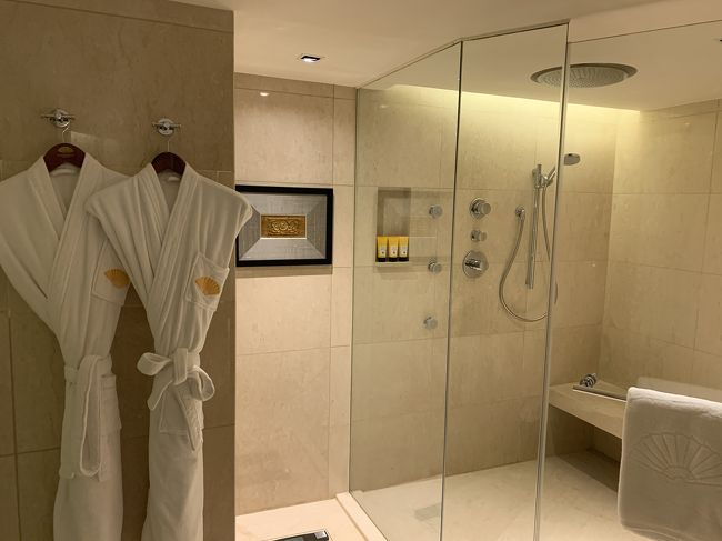 バスルーム、ガラス張り～