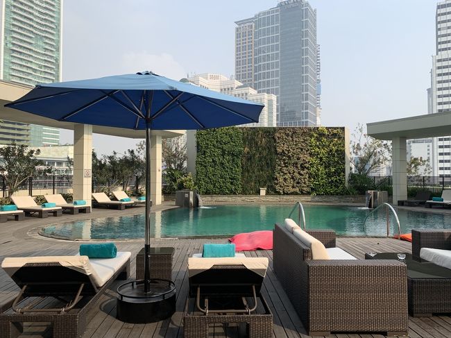 プール。小さいながら、人がいなくてのんびり