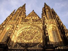 2003年11月19日、プラハ城のカテドラル
さらに中に入っていくとここのカテドラルは大変見事です。是非中に入られることをお奨めします。