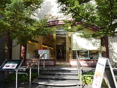 お蕎麦の後ですが、北山に来たならばと、マールブランシュ本店へ寄りましょう