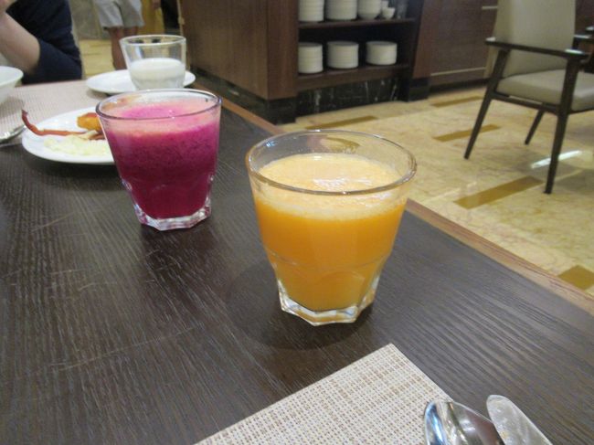 頼んだスムージー<br />これもできたら席まで持って行くよ～と言われた