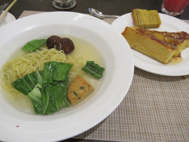 ヌードルとフレンチトースト