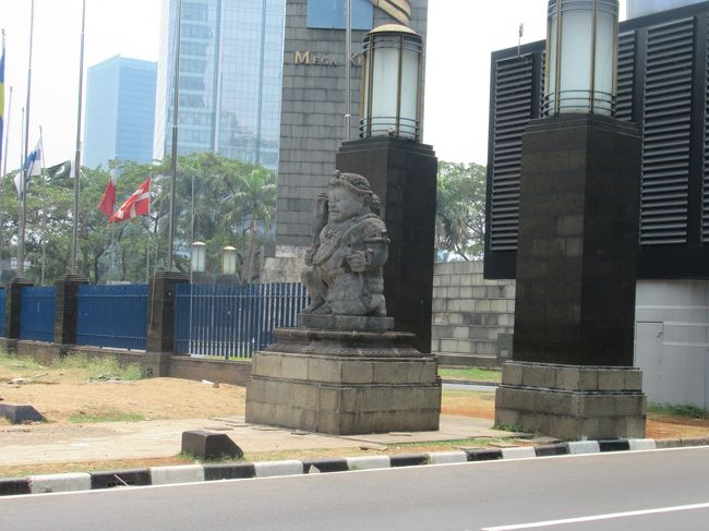 マッサージの場所を目指して歩く