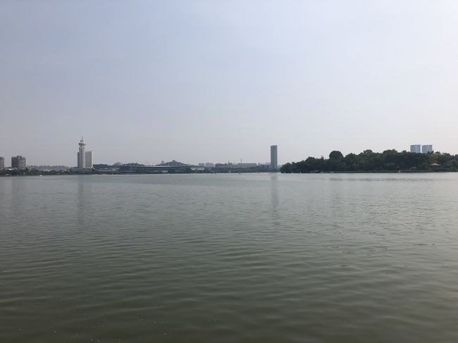 玄武湖　とにかく広い。現地の人も出口がわからない程でした・・