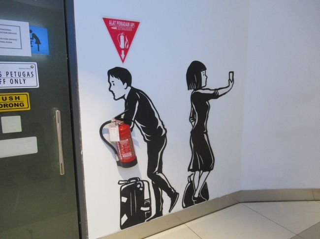 トイレへ行ったらこんな絵が<br />到着した時もあちこちにあったんだけど、写真を撮る余裕がなかった