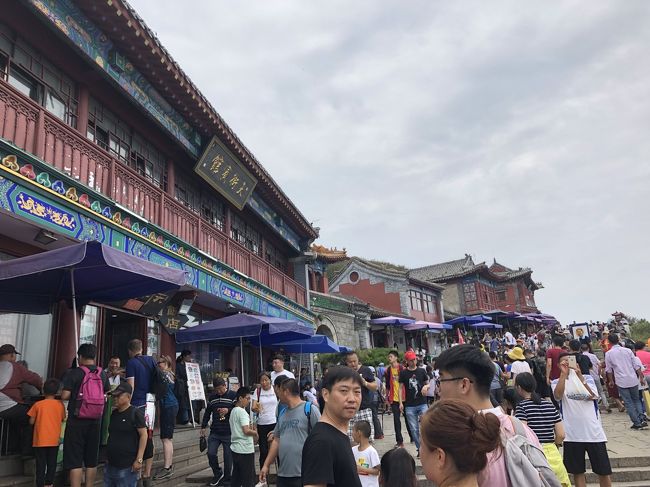 山頂に登ってからがまだまだ　人の多さにびっくり