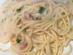 シズラーのパスタ。美味しくはないけど、濃厚なクリームでした。