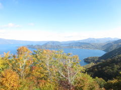 「紫明亭展望台」からの十和田湖。