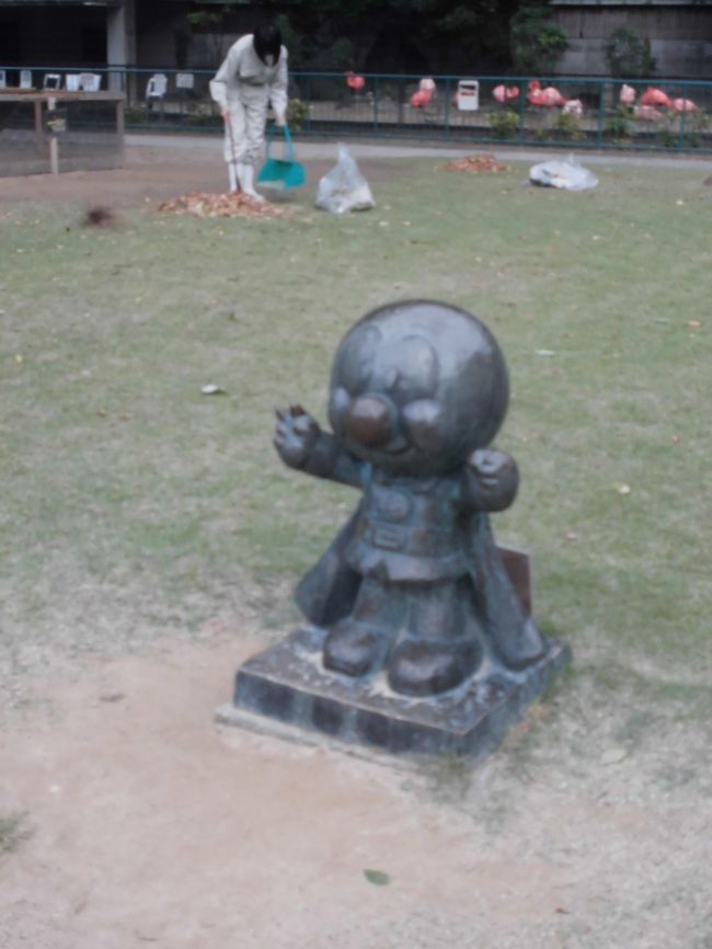 ドラえもんの聖地なのになぜかアンパンマンの像も。