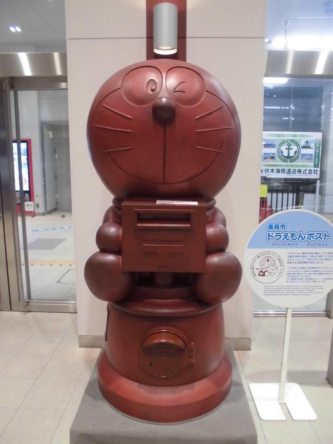 ドラえもんポストも銅でできています。