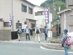 走水神社に入る道