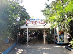 コッペリアという大型のアイスクリーム店。夏には長い行列ができるそうです。