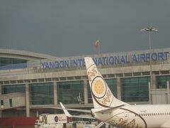 ヤンゴン国際空港には、定刻より10分余り早い15時50分ごろ到着。

