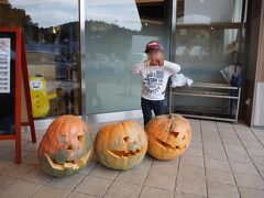 ツインリンクもてぎ到着前に寄った、道の駅もてぎ。
もう秋ですね。
本年度、唯一のハロウィンぽい写真。