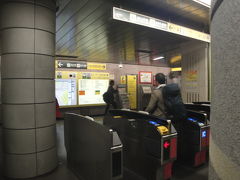 代々木駅＜大江戸線＞
JR乗り換えは　この上の階です。