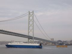 明石大橋をくぐって、無事に神戸に着きました。