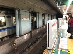 大門の駅はホームドア工事中なのね。
ここから羽田空港まで電車で一本